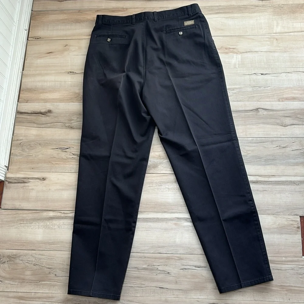 Haggar Mens Black Khaki Pants. Excellent Condition. 38 waist and 33 inch inseam.